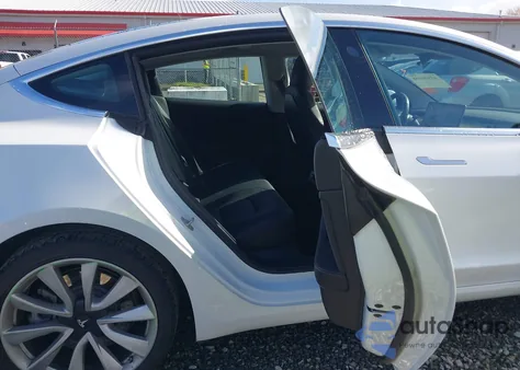 2018 Tesla Model 3 Long Range/Performance из США, поврежденный, VIN 5YJ3E1EB8JF187537